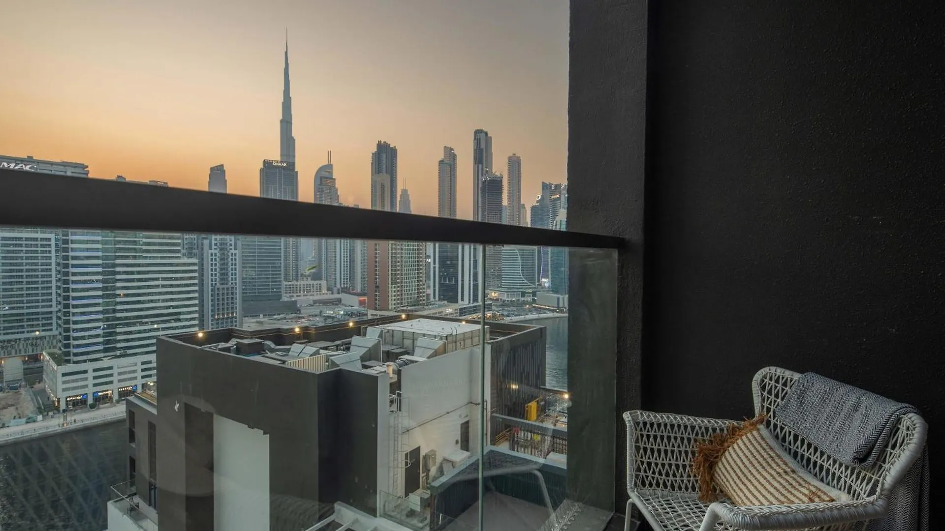 Frank Porter - 15 Northside Tower 2A Dubai